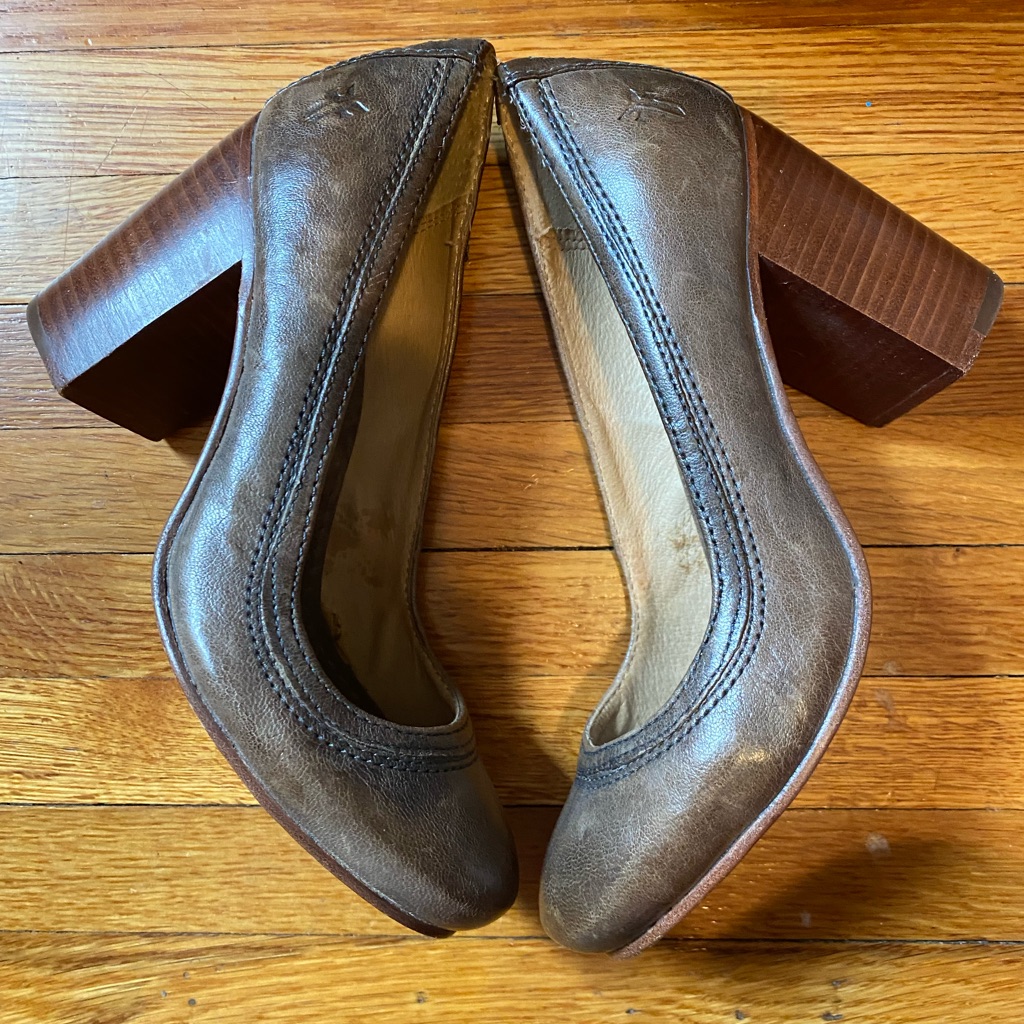 Frye Carson Pumps